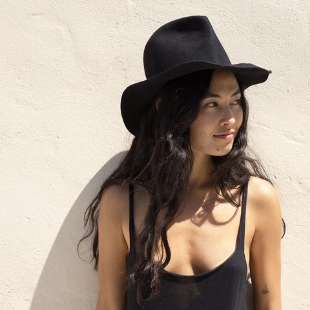 ISO  Spaventa Hat - Black